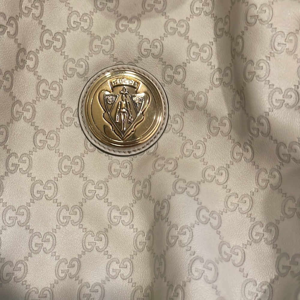 Gucci
Medium Signature Hysteria Tote - Picture 13 of 16